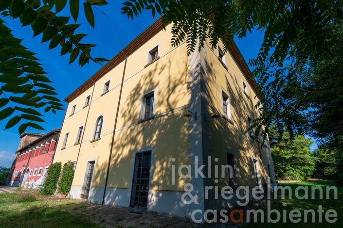 Image No.4-27 Bed Villa for sale