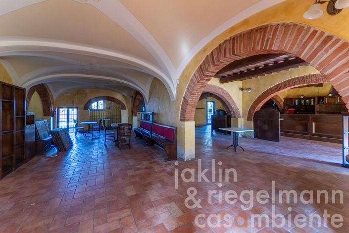 Image No.42-27 Bed Villa for sale