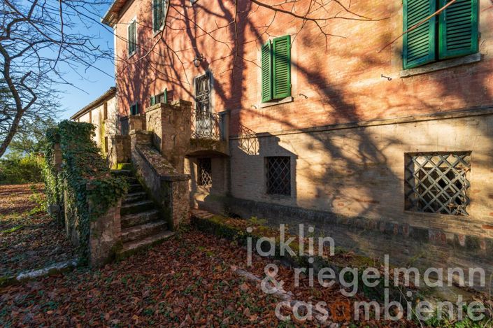 Image No.1-12 Bed Farmhouse for sale