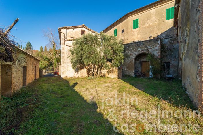 Image No.16-12 Bed Farmhouse for sale