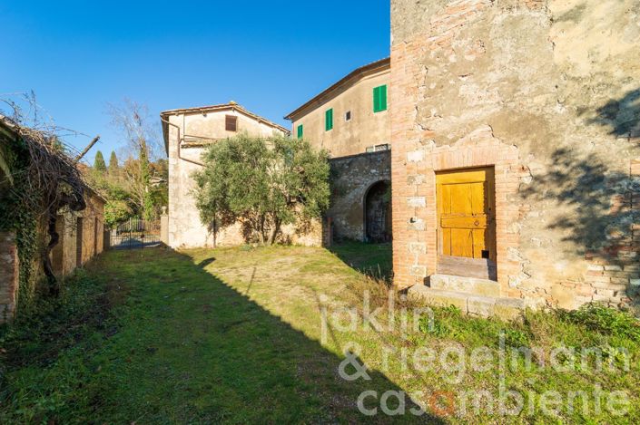 Image No.17-12 Bed Farmhouse for sale