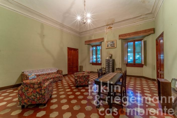 Image No.40-12 Bed Farmhouse for sale