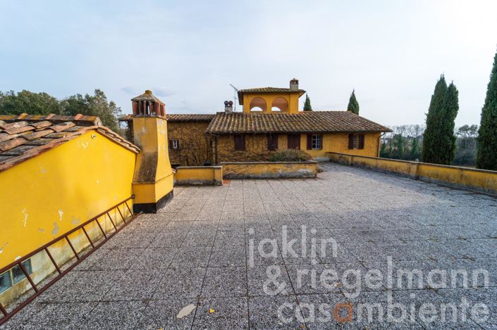 Image No.19-11 Bed Country House for sale