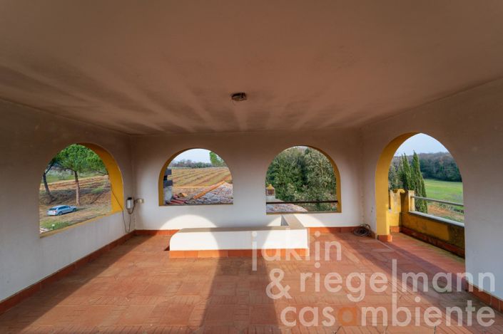 Image No.26-11 Bed Country House for sale