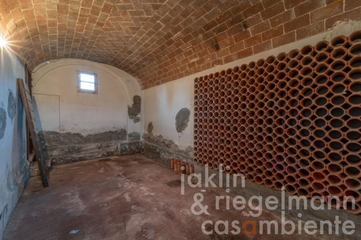 Image No.33-11 Bed Country House for sale