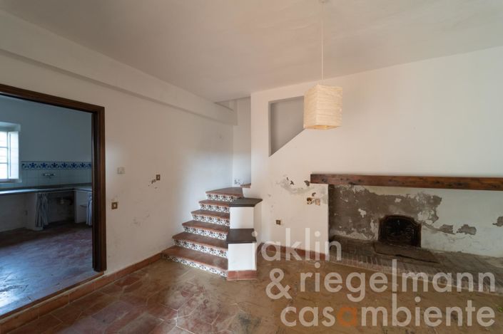 Image No.35-11 Bed Country House for sale