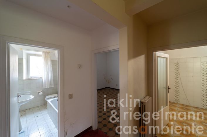 Image No.38-11 Bed Country House for sale