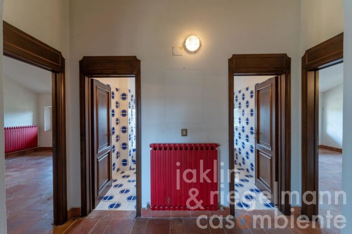 Image No.41-11 Bed Country House for sale