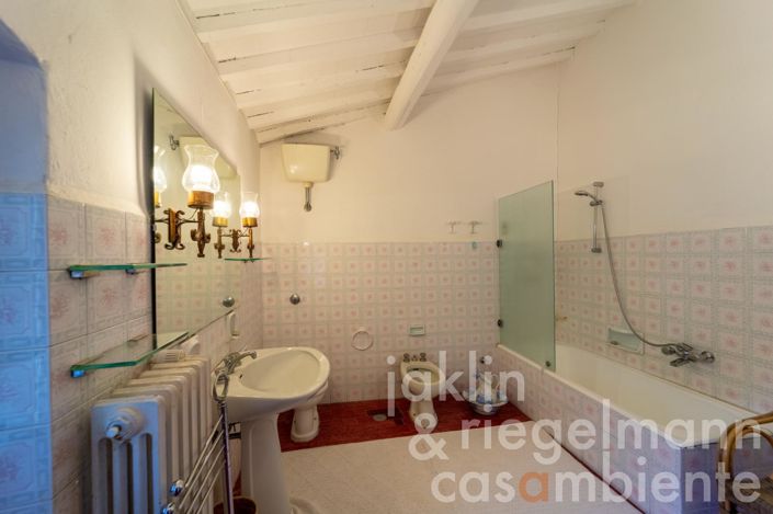 Image No.30-5 Bed Country House for sale