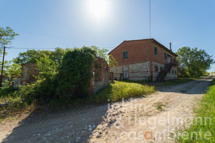 Image No.11-3 Bed Farmhouse for sale