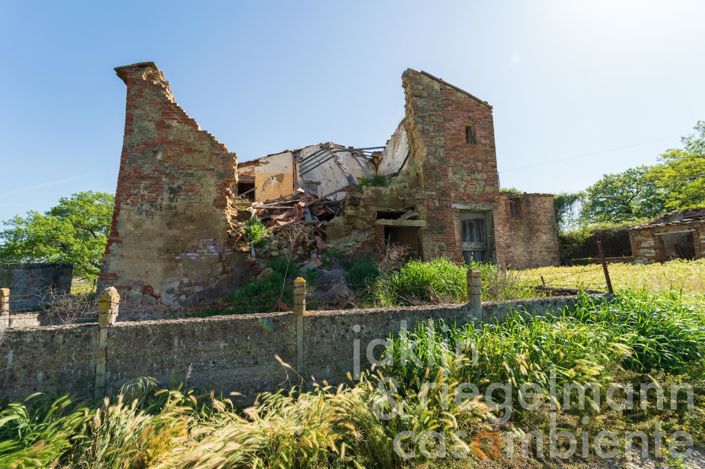 Image No.15-3 Bed Farmhouse for sale