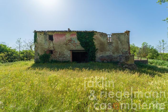 Image No.17-3 Bed Farmhouse for sale