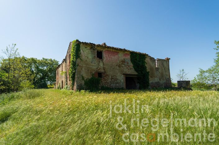 Image No.18-3 Bed Farmhouse for sale