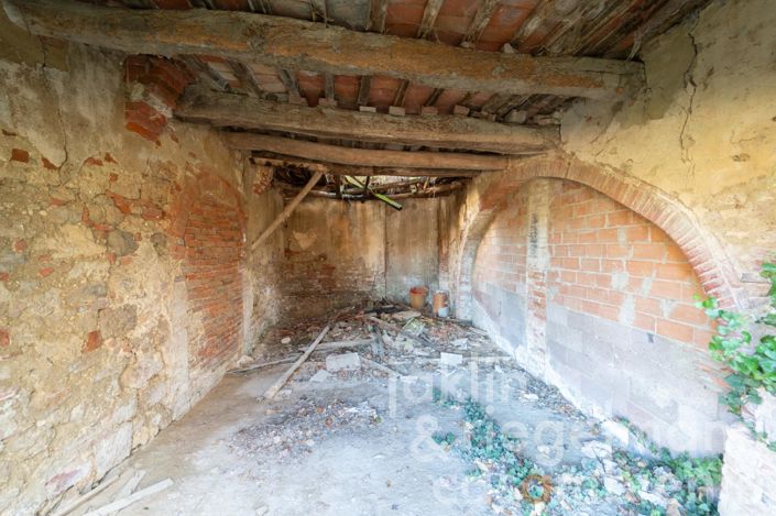 Image No.25-3 Bed Farmhouse for sale