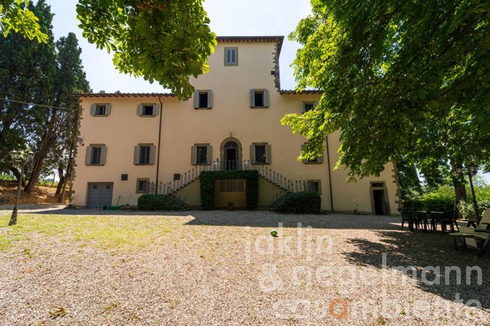 Image No.2-6 Bed Villa for sale