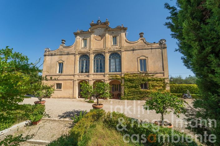 Image No.1-9 Bed Villa for sale