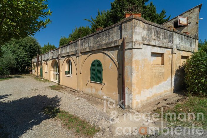 Image No.11-9 Bed Villa for sale