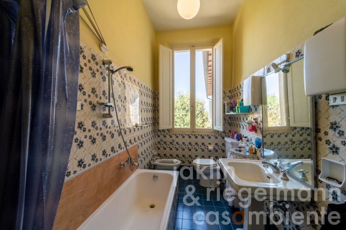 Image No.40-9 Bed Villa for sale