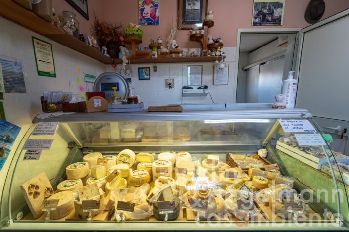 Image No.31-5 Bed Farmhouse for sale