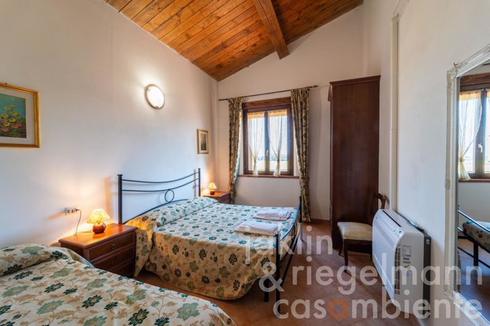 Image No.22-10 Bed Farmhouse for sale