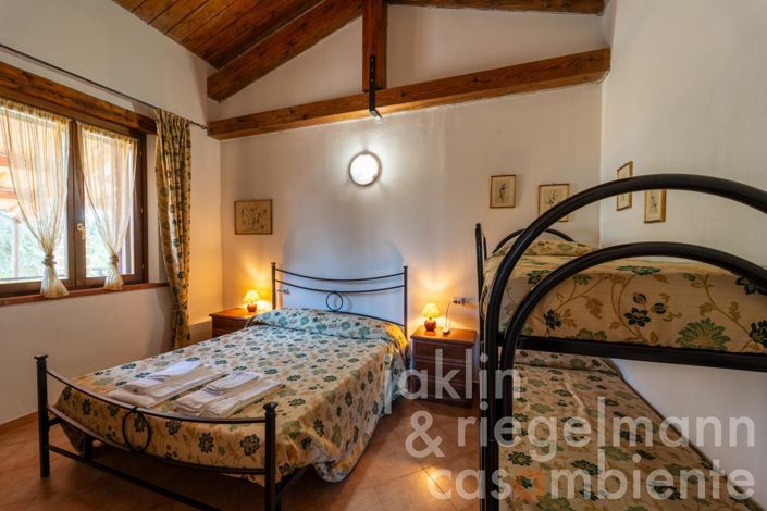 Image No.24-10 Bed Farmhouse for sale