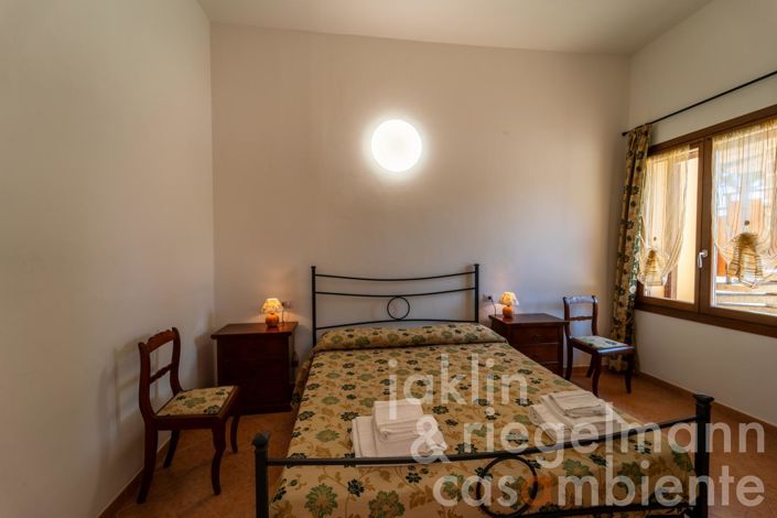 Image No.28-10 Bed Farmhouse for sale