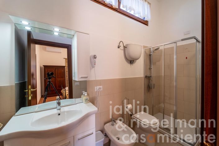 Image No.29-10 Bed Farmhouse for sale