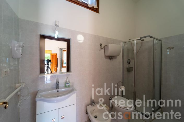 Image No.33-10 Bed Farmhouse for sale