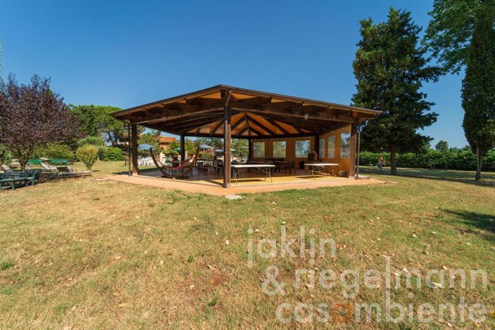 Image No.4-10 Bed Farmhouse for sale