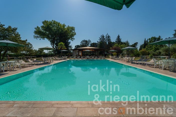 Image No.9-10 Bed Farmhouse for sale