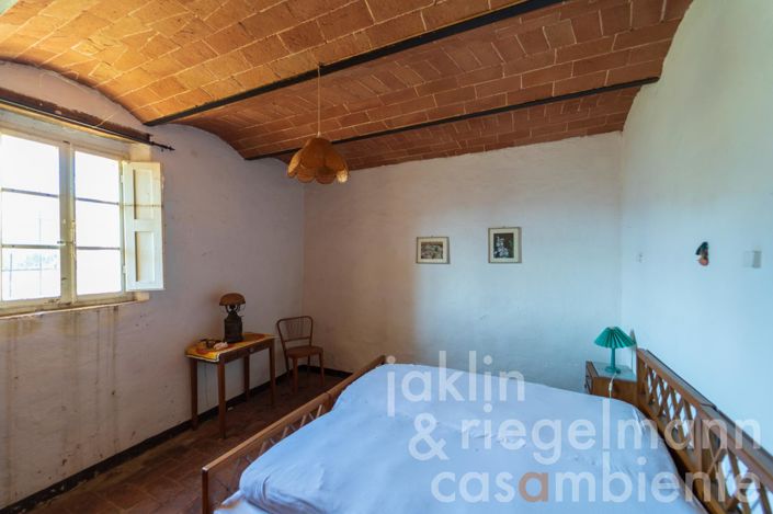 Image No.19-7 Bed Land for sale