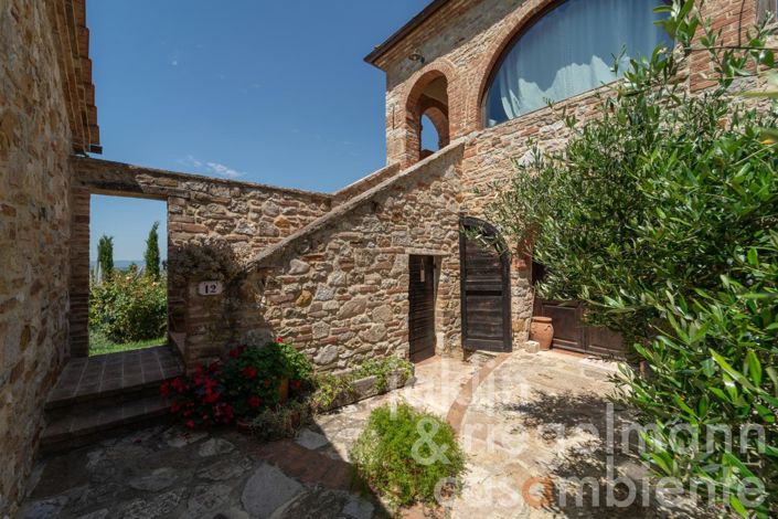 Image No.14-8 Bed Farmhouse for sale