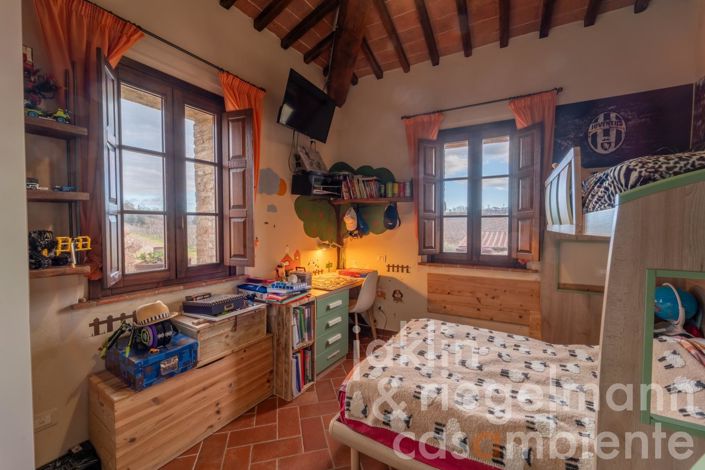 Image No.55-8 Bed Farmhouse for sale