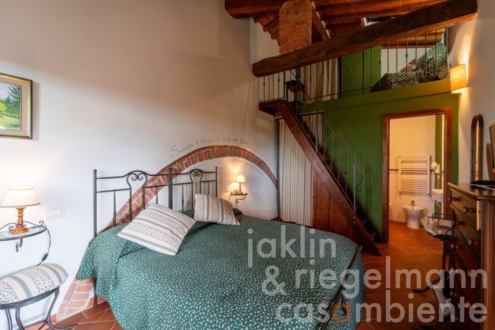 Image No.57-8 Bed Farmhouse for sale