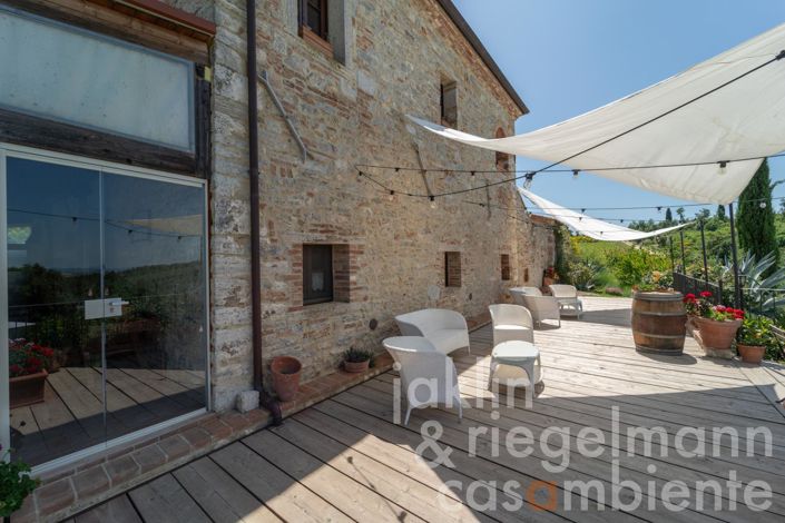 Image No.9-8 Bed Farmhouse for sale