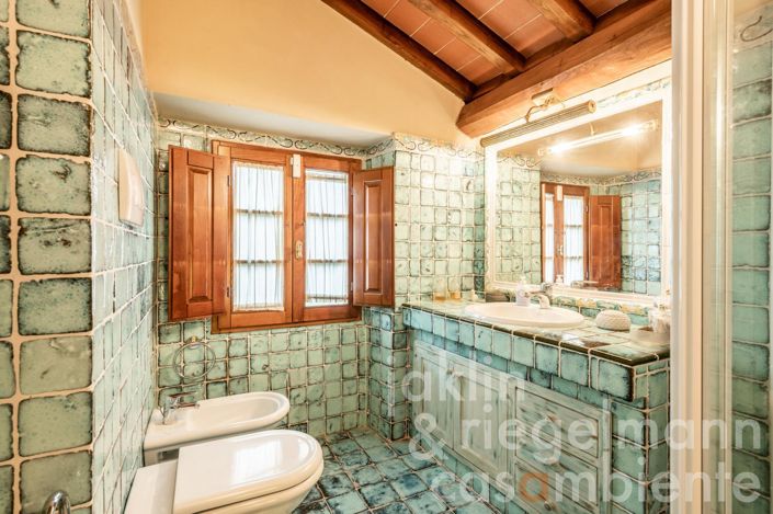 Image No.21-10 Bed Country House for sale