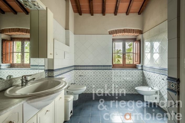 Image No.33-10 Bed Country House for sale