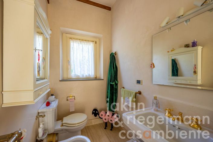 Image No.56-6 Bed Country House for sale