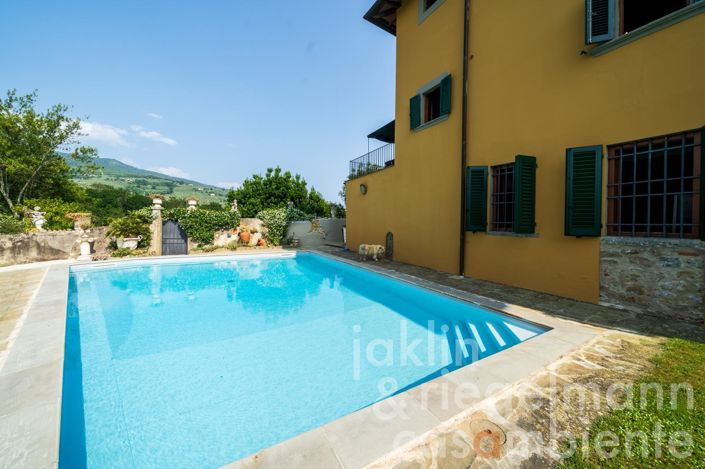 Image No.16-8 Bed Villa for sale