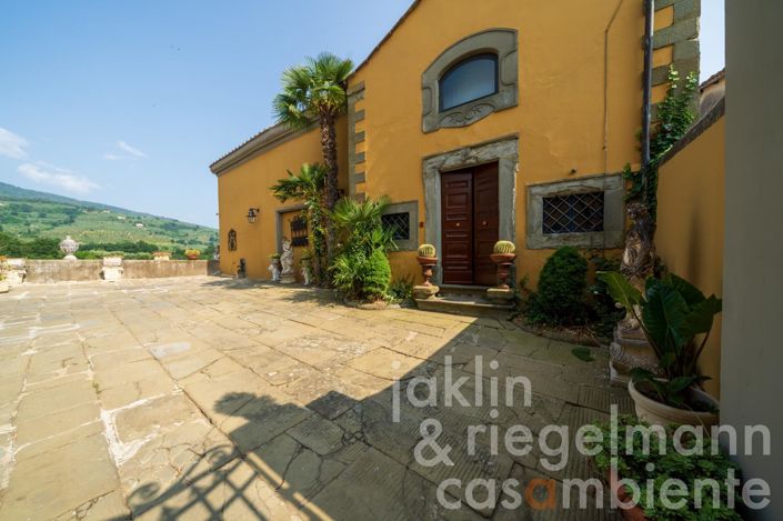 Image No.20-8 Bed Villa for sale