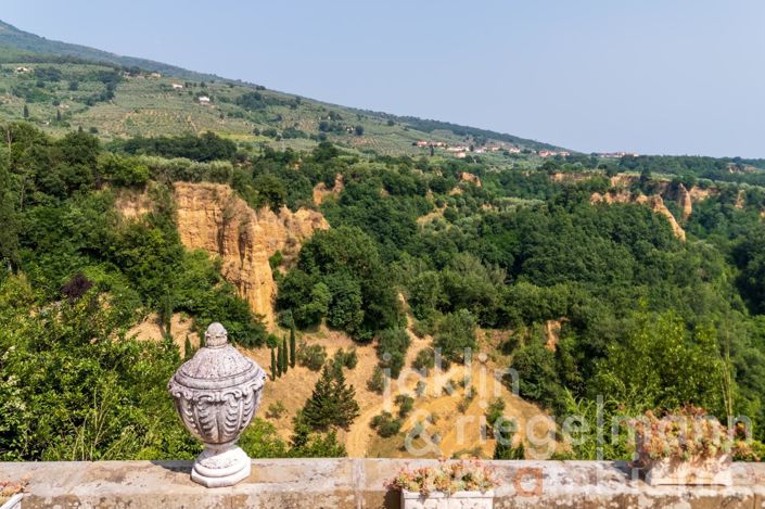 Image No.28-8 Bed Villa for sale