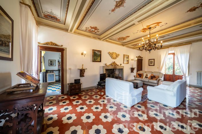 Image No.32-8 Bed Villa for sale