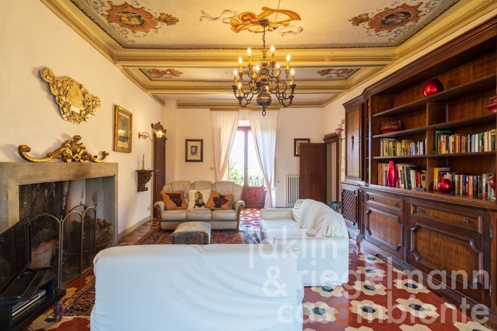 Image No.33-8 Bed Villa for sale