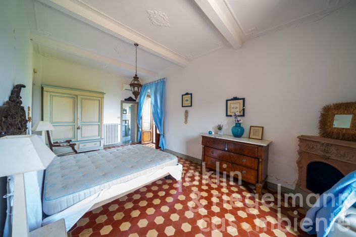 Image No.38-8 Bed Villa for sale