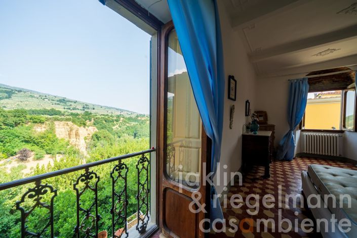 Image No.39-8 Bed Villa for sale