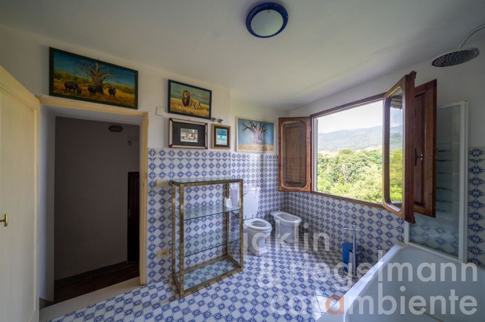 Image No.40-8 Bed Villa for sale