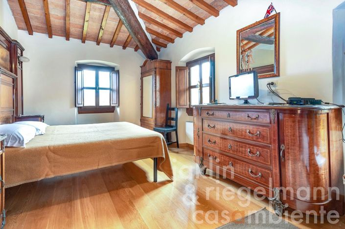 Image No.28-12 Bed Farmhouse for sale