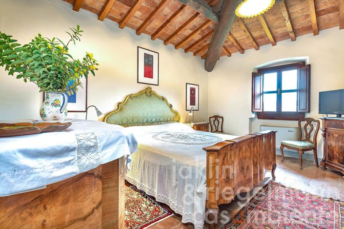 Image No.35-12 Bed Farmhouse for sale