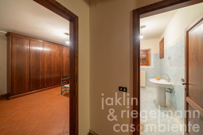 Image No.36-3 Bed Country House for sale