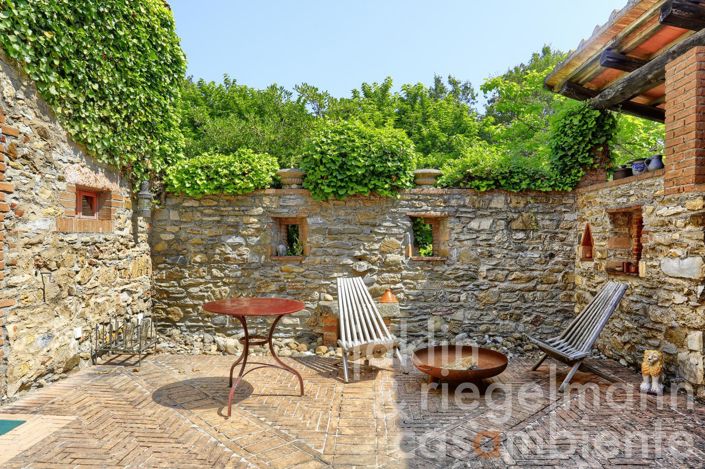 Image No.11-4 Bed Country House for sale